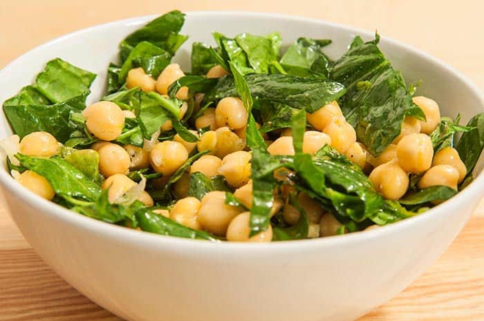 Ensalada de garbanzos con espinacas